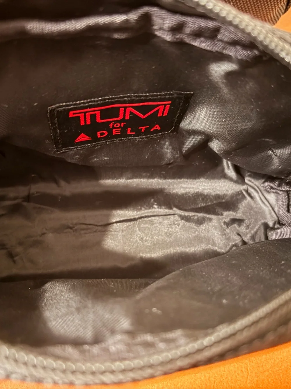 Kipling & Tumi Toiletry Bag bundle